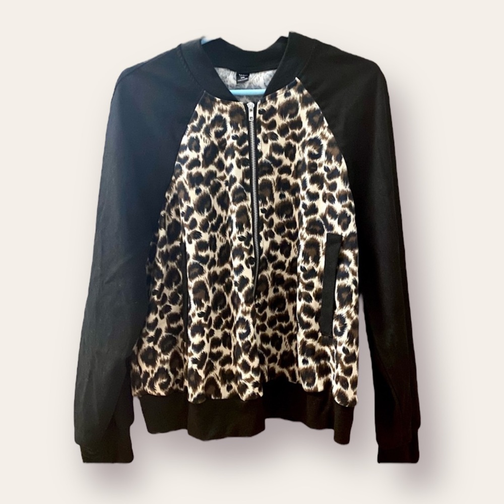 Plus Size Women’s Leopard Raglan Bomber Jacket